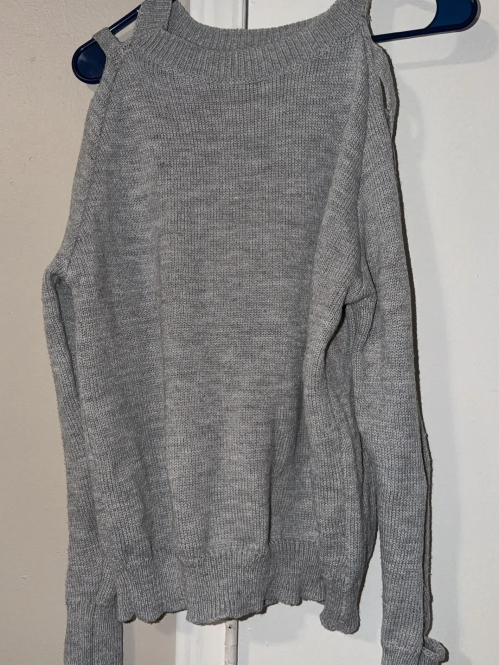 Women’s Medium Gray Cold-Shoulder Knit Sweater with Lattice Sleeve Detail